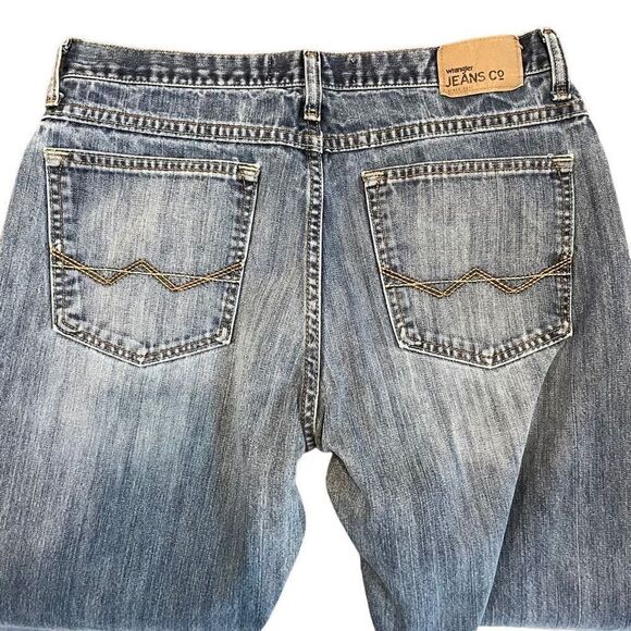 Wrangler Jeans Co. Blue Whisker Faded Cotton Relaxed Straight Jeans Size 32 X 32 - Picture 5 of 11